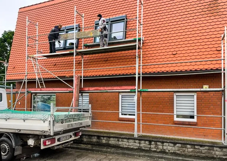 Steven Broschinski Dachdeckerfachbetrieb – Hochwertige Dachrenovierung für optimale Energieeffizienz, Einbau von Dachfenster